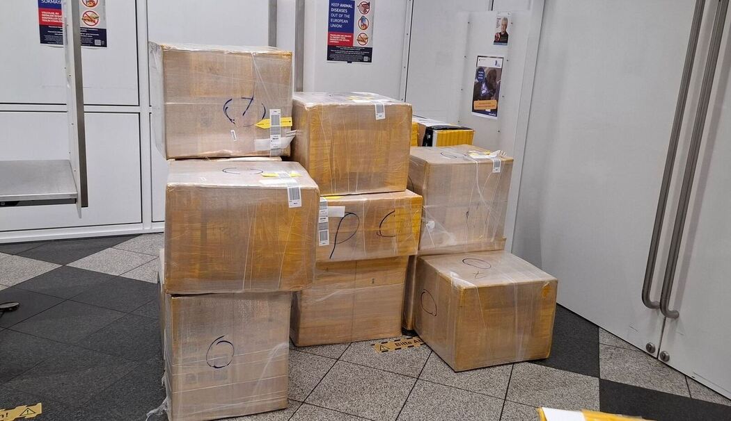 Kisten mit rund 600.000 Zigaretten