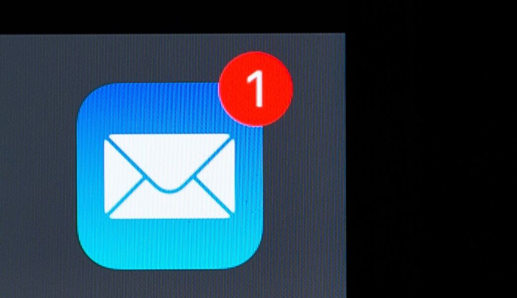 App für E-Mails ist auf einem Display zu sehen