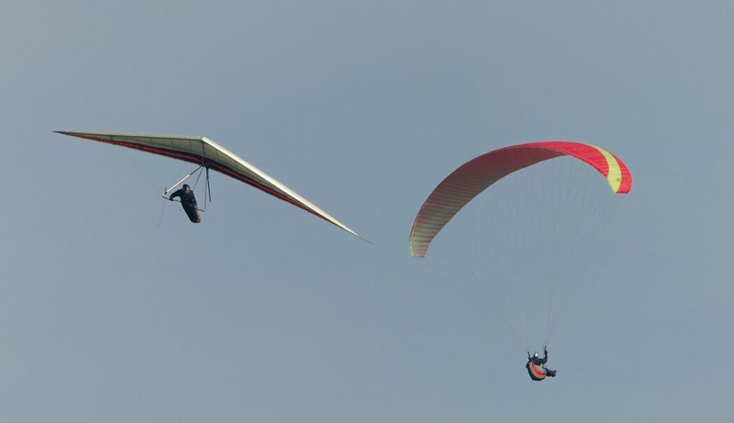Gleitschirm- und Drachenflieger (Symbolbild)
