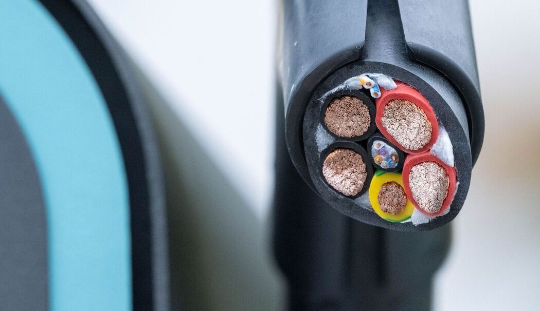 Kabel von Ladesäulen abgeschnitten