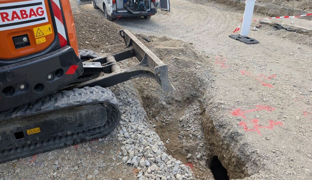 Straße nach Fund von Hohlräumen unter Fahrbahn gesperrt