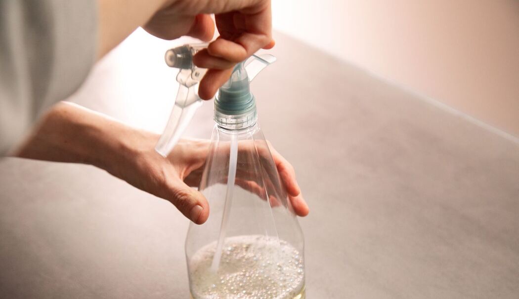 Selbstgemachtes Spray in einer Sprühflasche