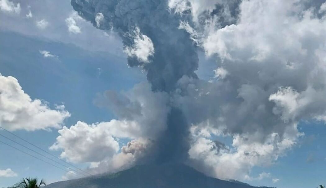 Indonesischer Vulkan Lewotobi Laki-Laki Indonesischer Vulkan Lewotobi Laki-Laki