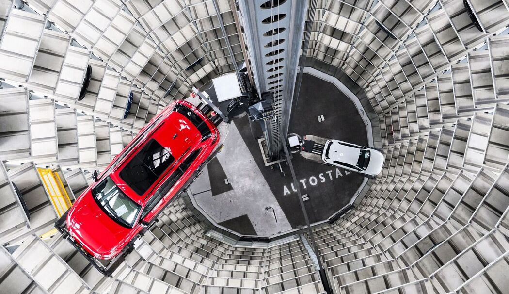 Turm der Autostadt in Wolfsburg