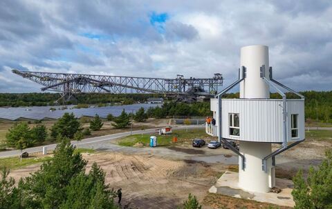 Ferien am Windradturm: Upcycling-Projekt in acht Metern Höhe
