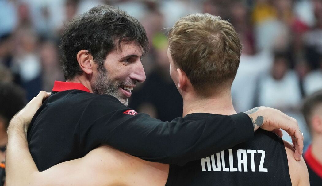 Alex Mumbru mit Justus Hollatz