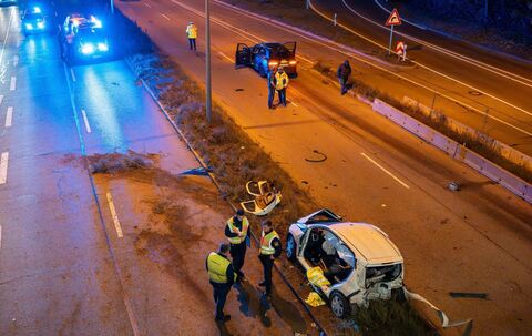 Unfall mit drei Autos und mehreren Verletzten