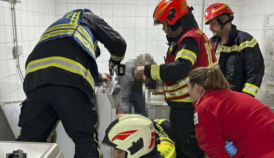 Feuerwehr befreit 13-Jährige aus Wäschetrockner