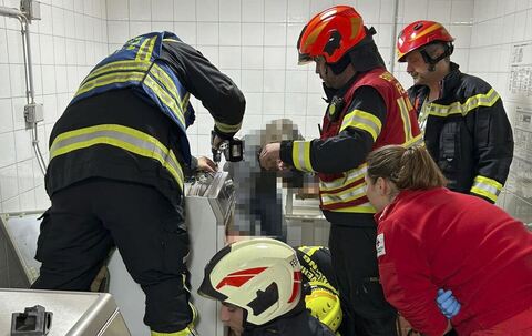 Feuerwehr befreit 13-Jährige aus Wäschetrockner