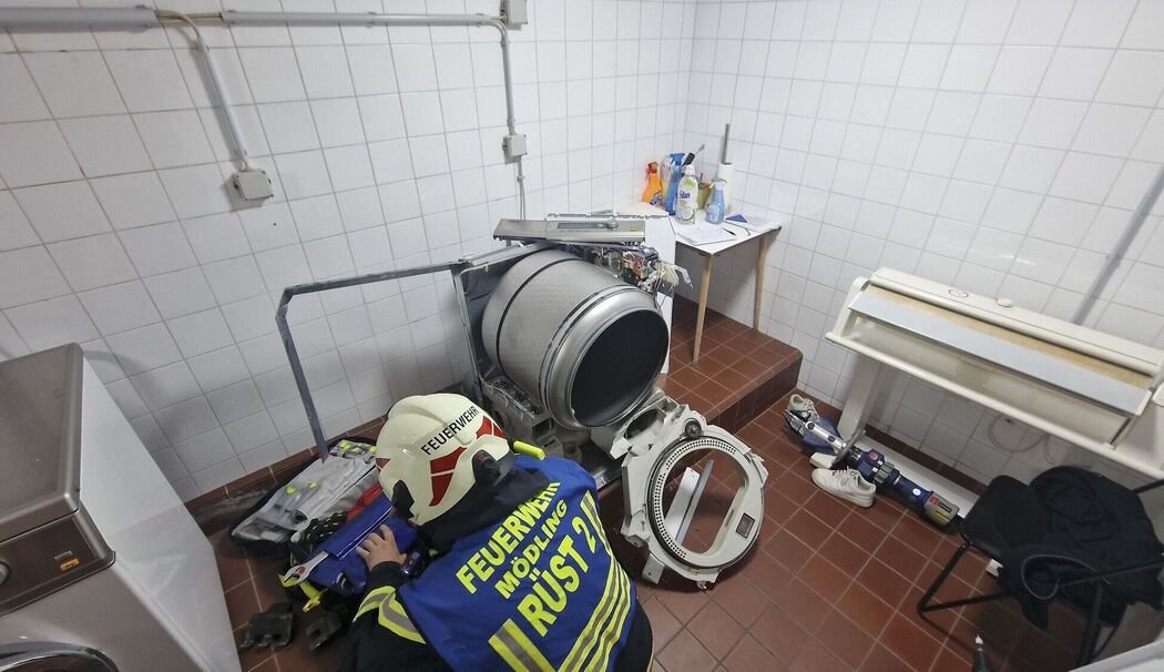 Feuerwehr befreit 13-Jährige aus Wäschetrockner