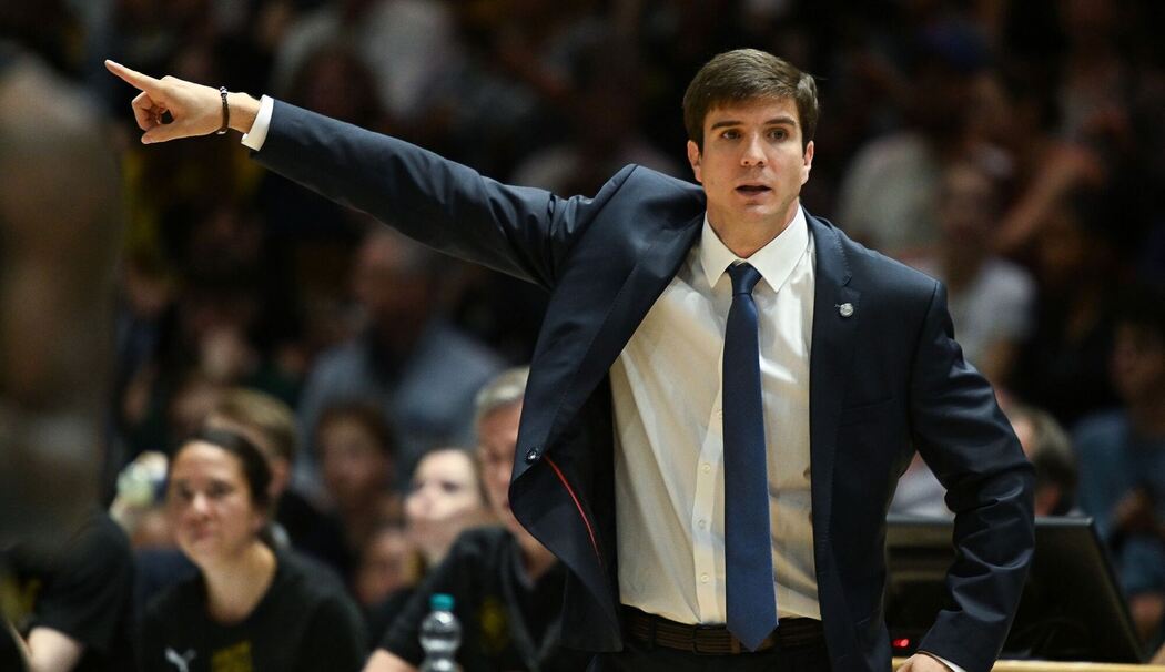 Alba-Trainer Pedro Calles