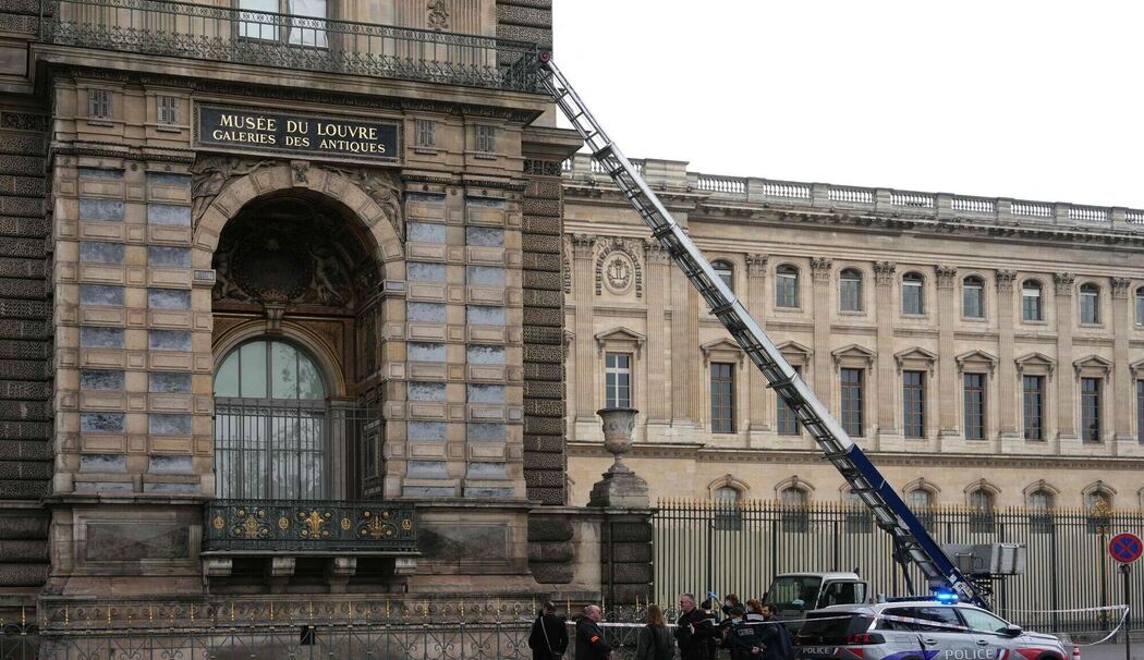 Einbruch in Louvre in Paris