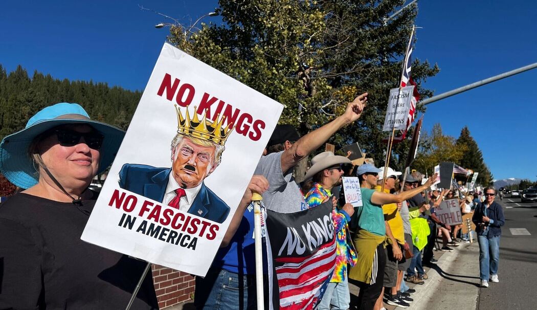 «No Kings» Demonstrationen - Truckee