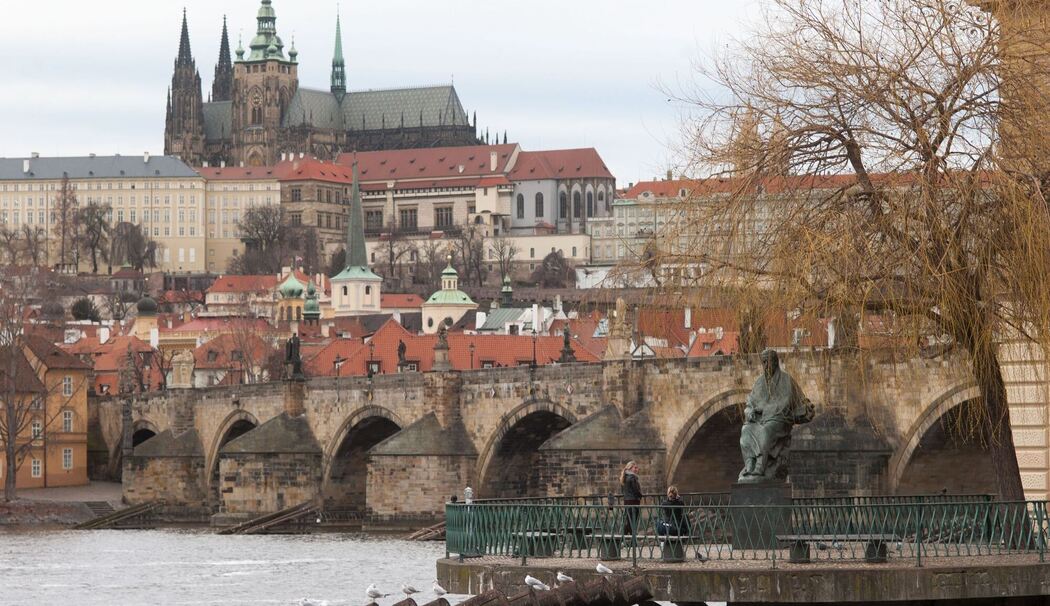 Die tschechische Hauptstadt Prag mit der Moldau