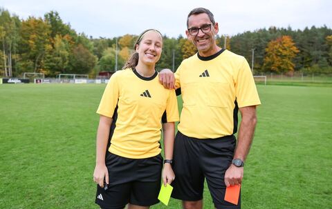 Außergewöhnliches Schiedsrichter-Duo: Tochter und Vater pfeifen