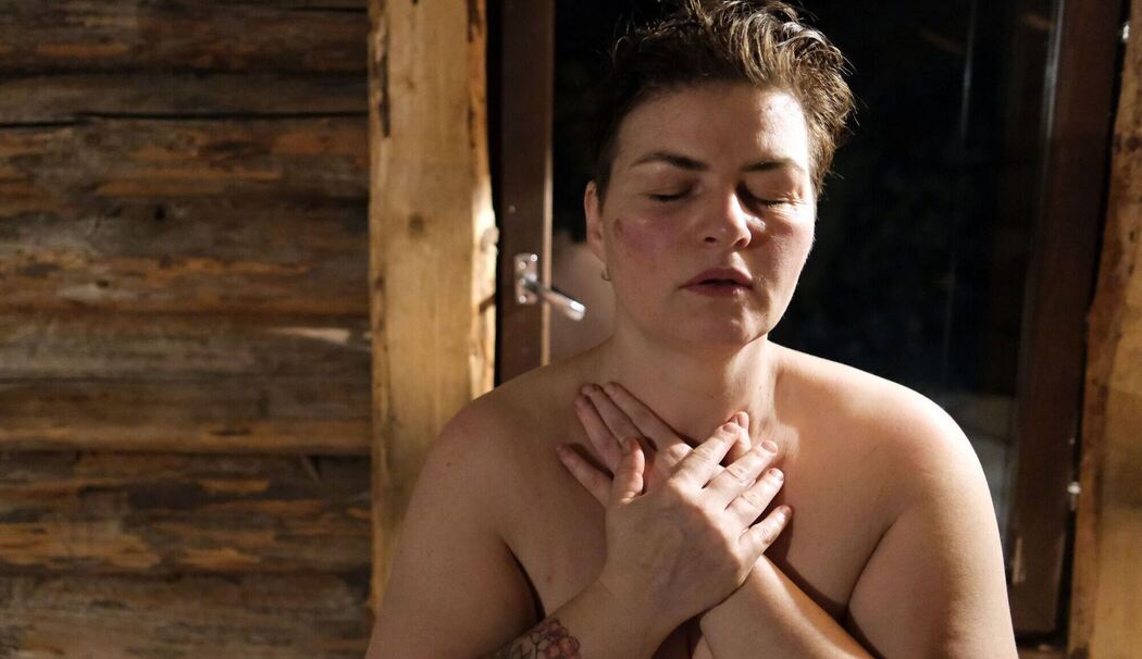 Teilnehmerin nach einem Saunaritual