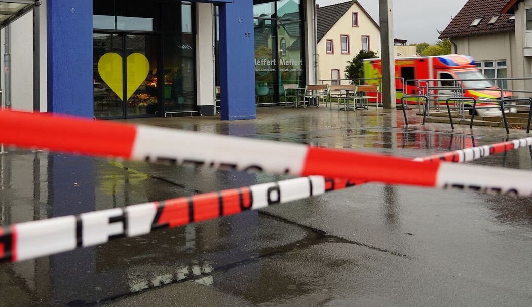 Jugendlicher in Supermarkt niedergestochen Jugendlicher in Supermarkt niedergestochen