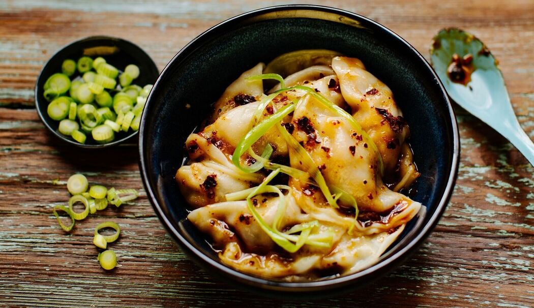 Wantan-Teigtaschen mit Chili-Öl Wantan-Teigtaschen mit Chili-Öl