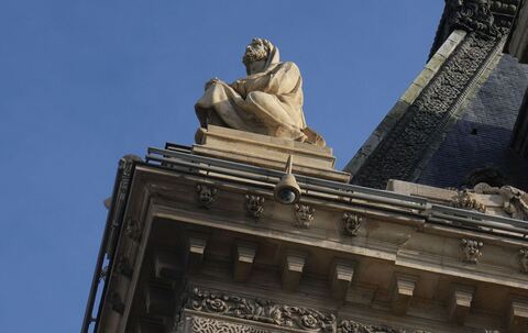 Louvre-Einbruch: Ermittler setzen auf mehr als 150 Spuren Louvre-Einbruch: Ermittler setzen auf mehr als 150 Spuren