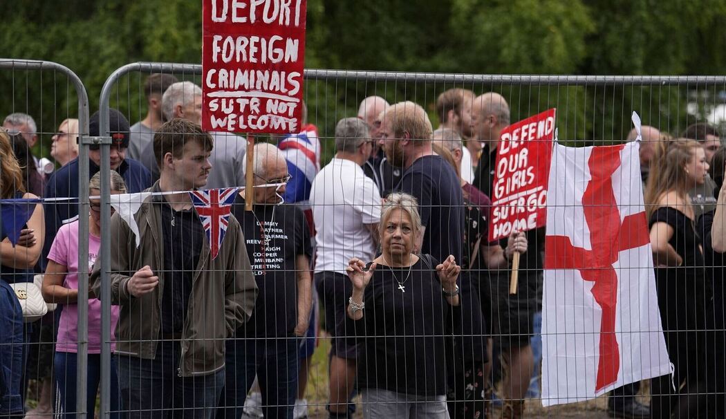 Protest gegen Asylbewerber in Großbritannien Protest gegen Asylbewerber in Großbritannien