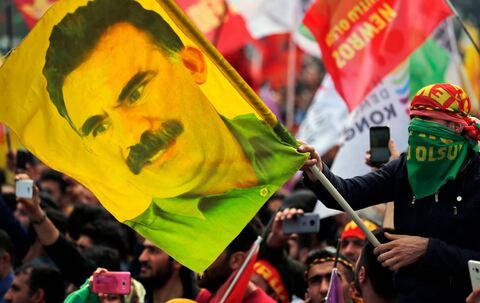 Fahne mit Bild von PKK-Chef Öcalan Fahne mit Bild von PKK-Chef Öcalan