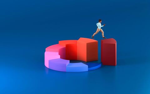 Geschäftsmann läuft 3D-Balkendiagramm hoch