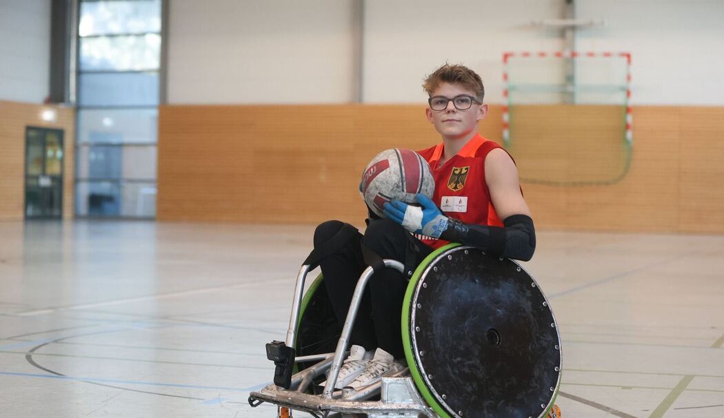 Rollstuhl-Rugby-Spieler bekommt Sport-Rollstuhl geschenkt