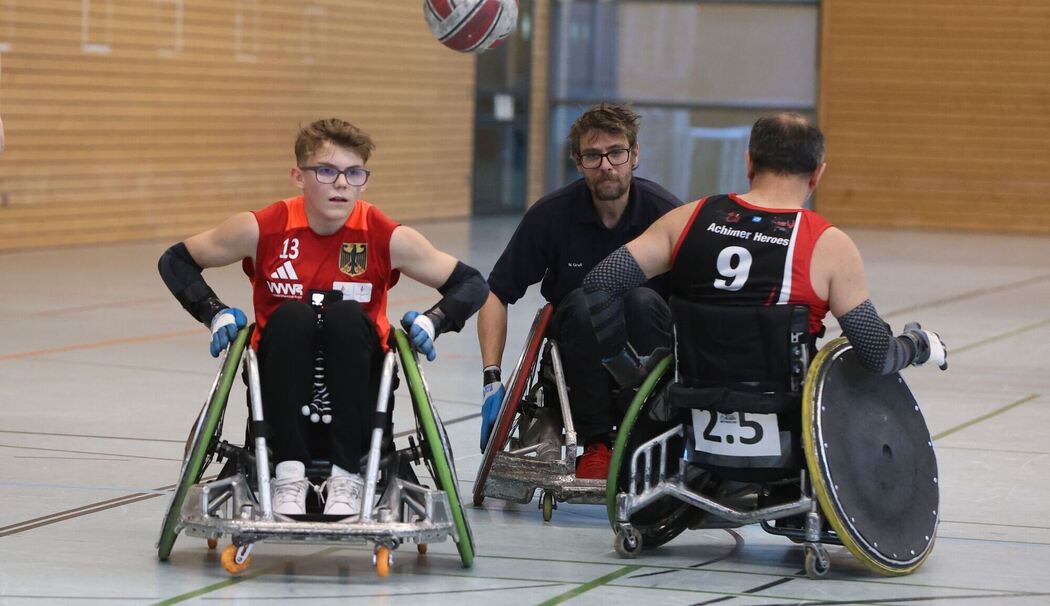 Rollstuhl-Rugby-Spieler bekommt Sport-Rollstuhl geschenkt