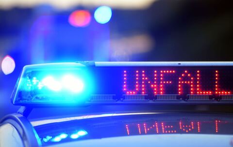 Polizei sichert Unfallstelle Polizei sichert Unfallstelle