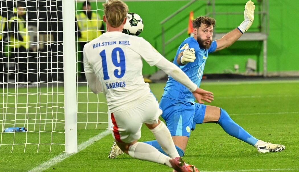 VfL Wolfsburg - Holstein Kiel VfL Wolfsburg - Holstein Kiel