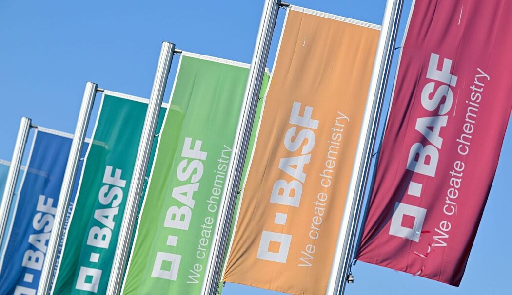 BASF ist das weltgrößte Chemieunternehmen. BASF ist das weltgrößte Chemieunternehmen.
