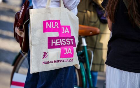 Aufschrift "Nur Ja heisst Ja" Aufschrift "Nur Ja heisst Ja"