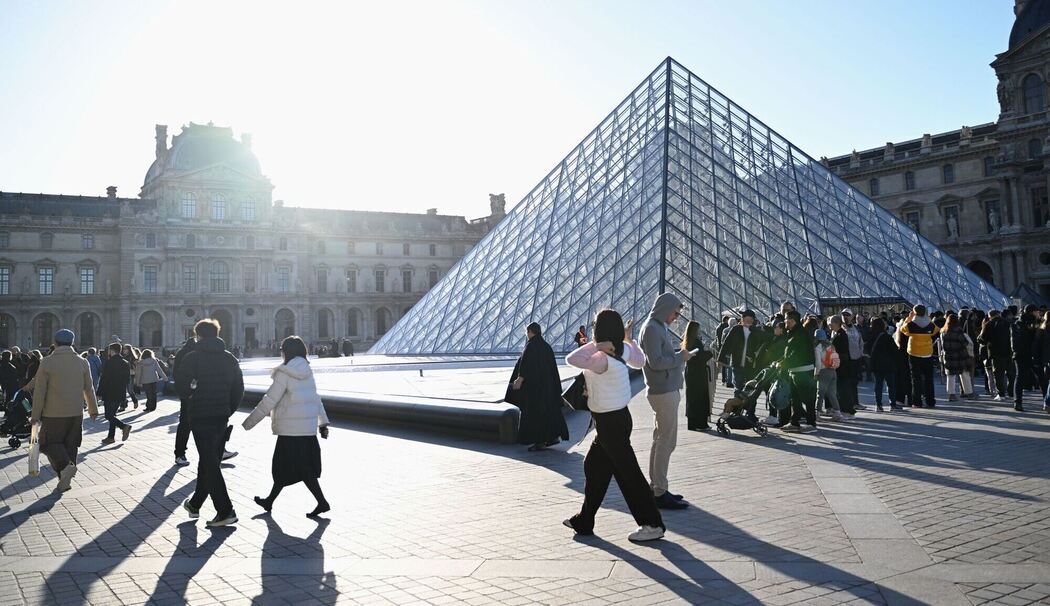 Nach Raubüberfall auf Louvre in Paris