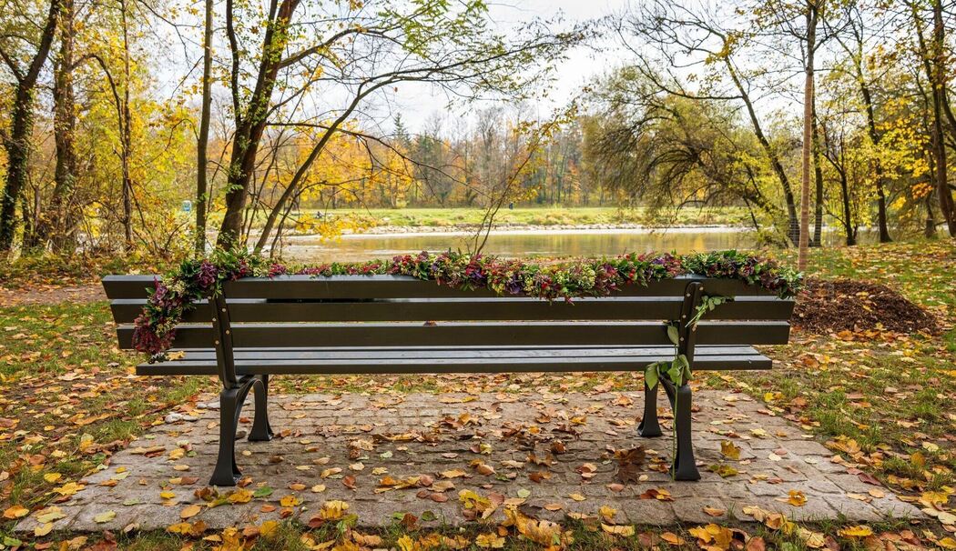 Gedenk-Bank am Flaucher Gedenk-Bank am Flaucher