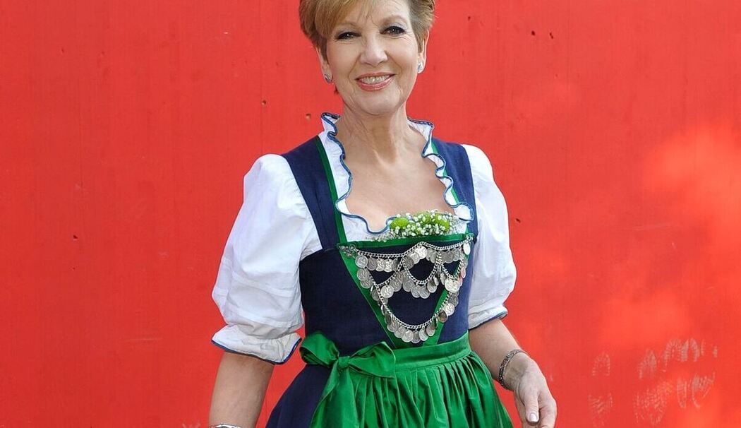 Carolin Reiber im Dirndl Carolin Reiber im Dirndl