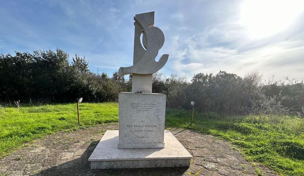 Denkmal für italienischen Filmregisseur Pier Paolo Pasolini Denkmal für italienischen Filmregisseur Pier Paolo Pasolini