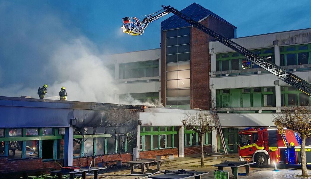 Brand an Schule – Warnung an die Bevölkerung