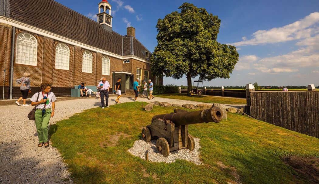 Kirche und die Kanone als Flutwarner