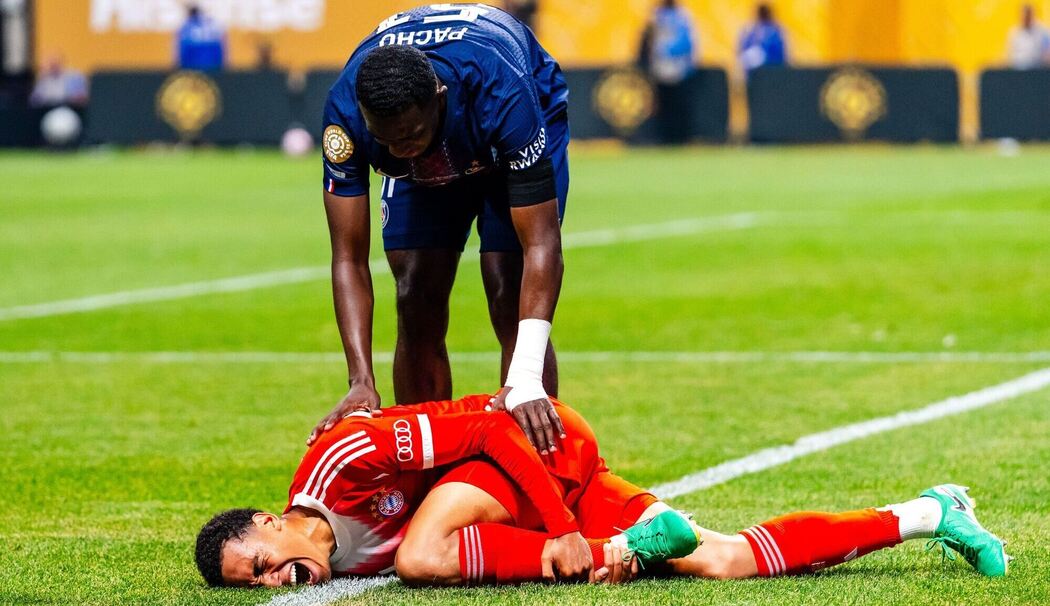 Jamal Musiala (am Boden)