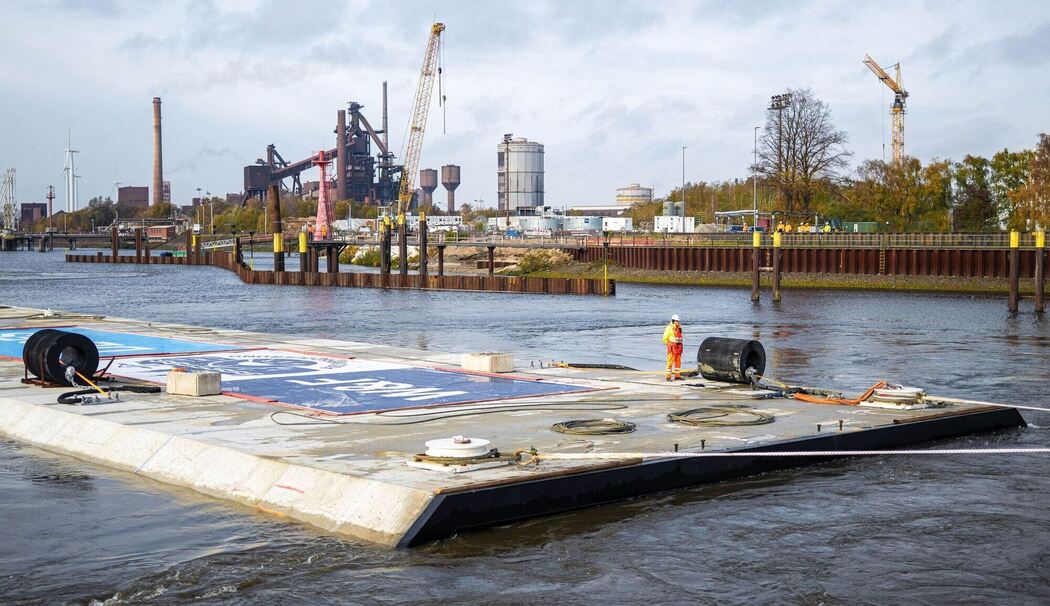 Erstes Bauelement für den Wesertunnel kommt nach Bremen Erstes Bauelement für den Wesertunnel kommt nach Bremen