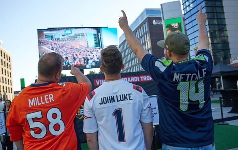NFL-Fans beim Public Viewing