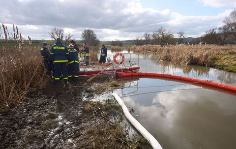 Nach Unfall mit Heizöllaster in Naturschutzgebiet Thürer Wiesen