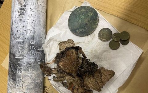 Zeitkapsel mit Münzen bei Brückenabriss in Hof