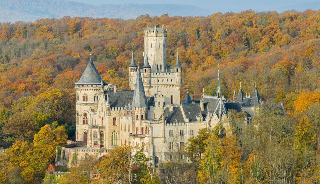 Schloss Marienburg - Zweite Stafffel der Serie „Maxton Hall“ Schloss Marienburg - Zweite Stafffel der Serie „Maxton Hall“