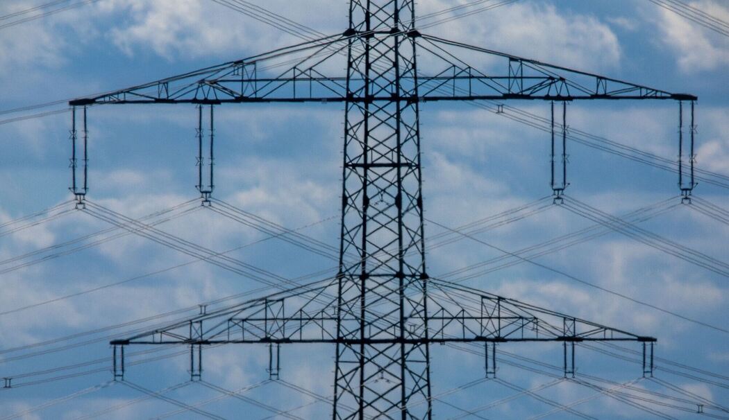Stromleitungen für Energienetz