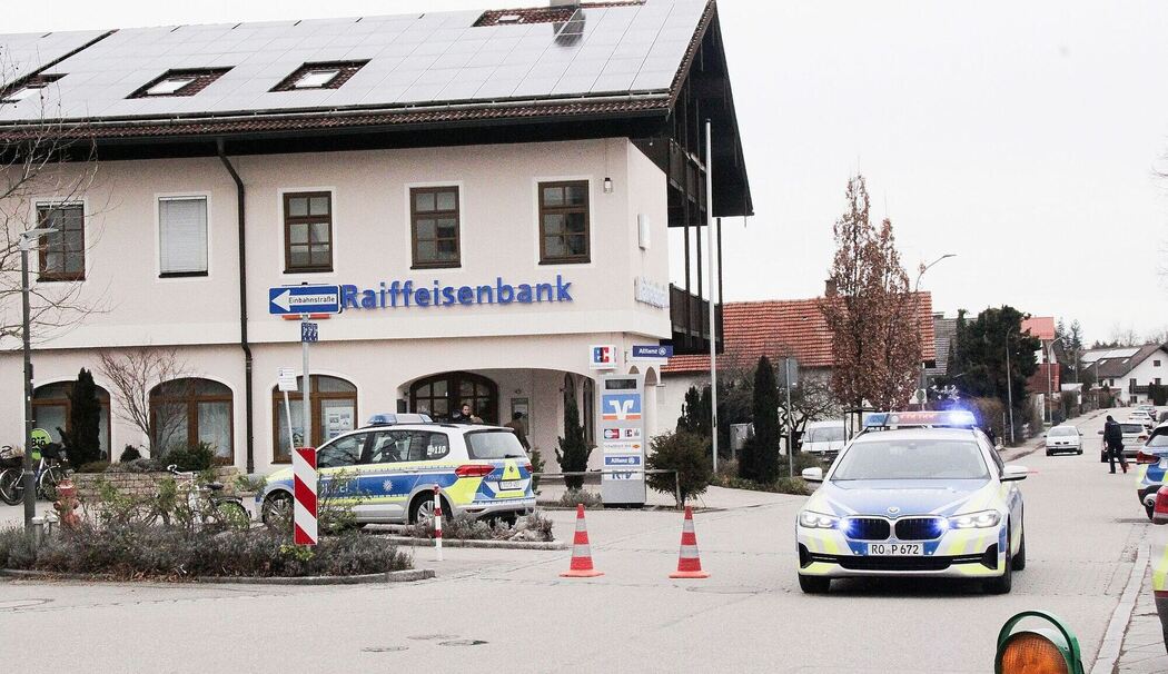 Polizeieinsatz nach Überfall auf Geldtransporter Polizeieinsatz nach Überfall auf Geldtransporter
