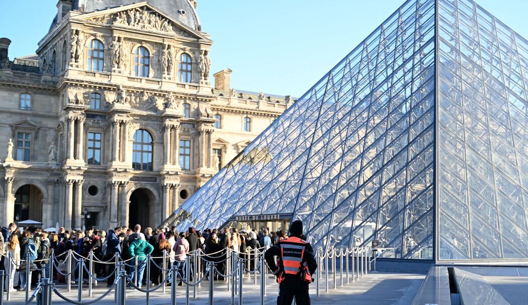 Nach Raubüberfall auf Louvre in Paris Nach Raubüberfall auf Louvre in Paris
