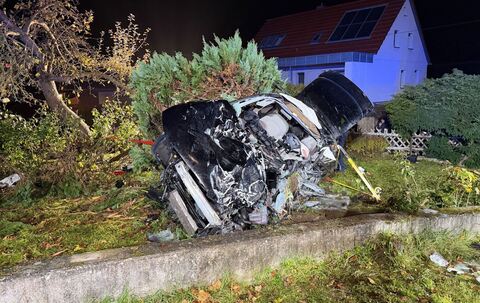 Auto überschlägt sich mehrfach