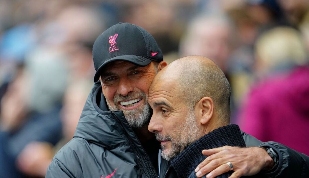 Jürgen Klopp (l) und Pep Guardiola