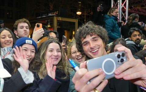 Zwischen Meme, Memme und Macho: Der Performative Male